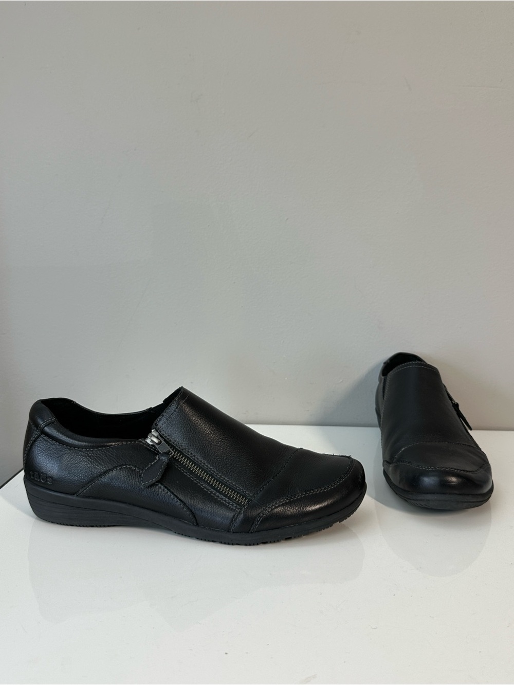 Taos Character Zip Up Black Leather Shoes Size 10
